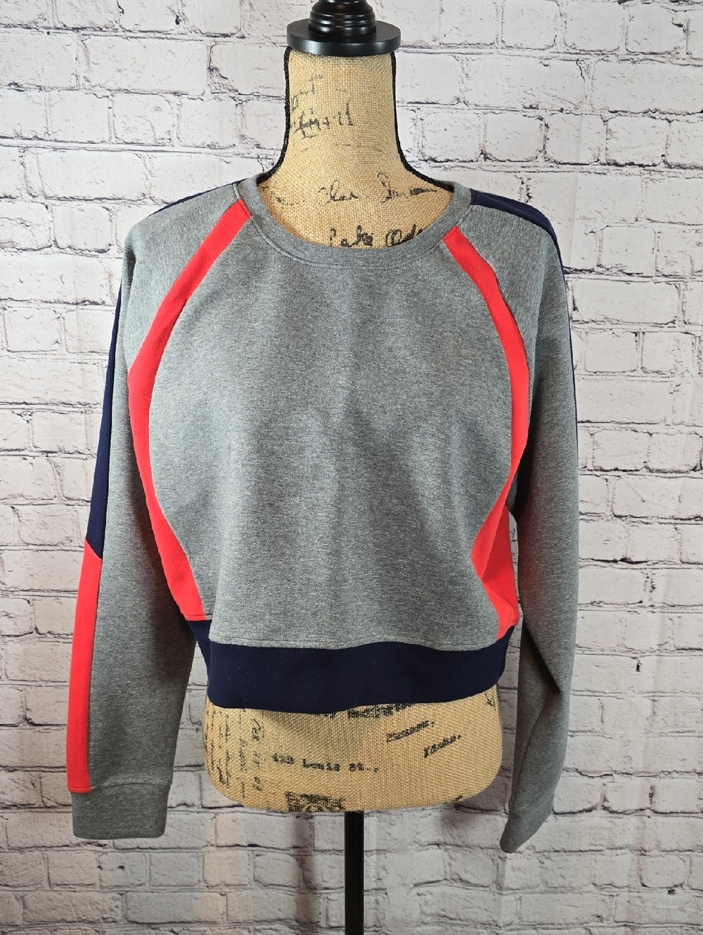 GAIAM Jessica Biel Cropped Sweatshirt Size L